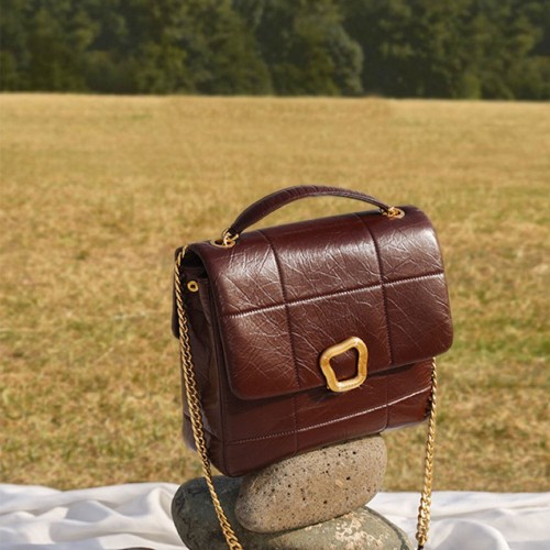 Head layer cowhide single shoulder chain small square bag Head layer cowhide single shoulder chain small square bag